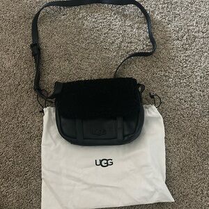 Ugg crossbody in black. This purse is in excellent condition.